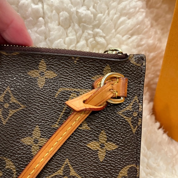 Louis Vuitton Monogram Pouchette - Picture 8 of 15